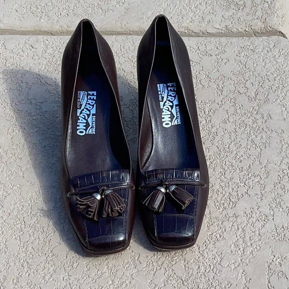 Ferragamo Ladies Leather Brown Tassel Croc 3” Block Heels Pumps 9.5 - Picture 4 of 14